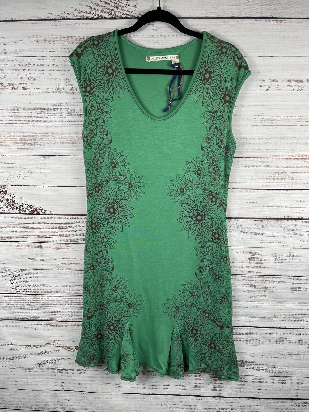 Chelsea & Violet Dress Women's Medium Green Floral Scoop Neck Shift Knee Length